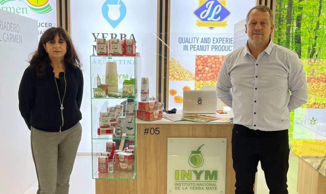 María Martha Oria y el director por el sector Cooperativas, Danis Koch María Martha Oria y el director por el sector Cooperativas, Danis Koch