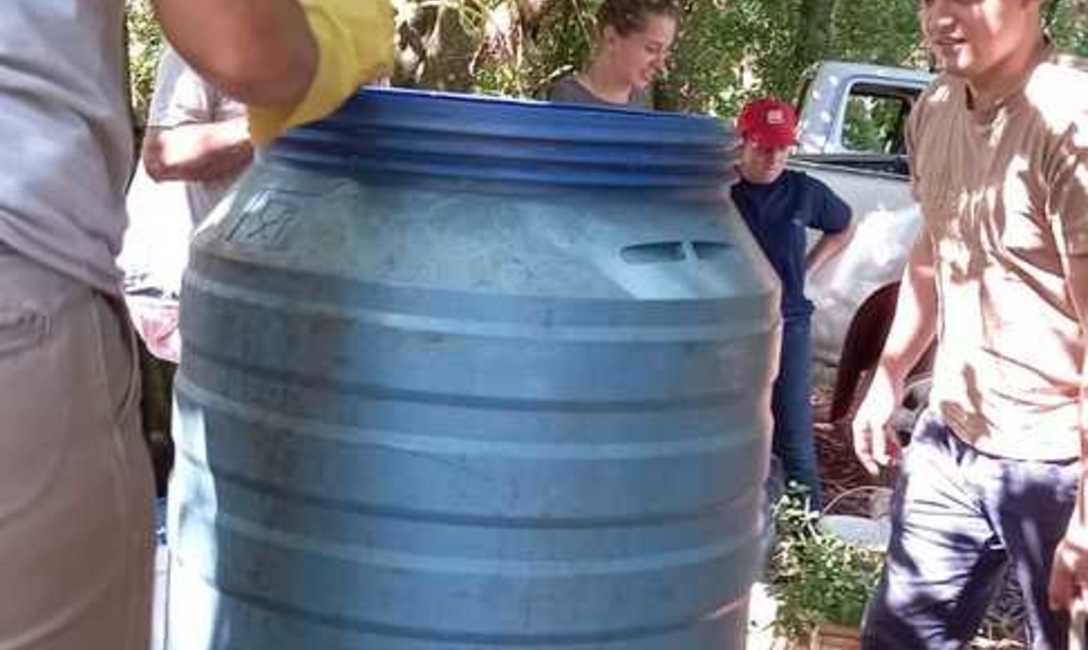 Imagen de Productores de Montecarlo y Guaraypo aprendieron c&oacute;mo preparar fertilizante org&aacute;nico para la yerba