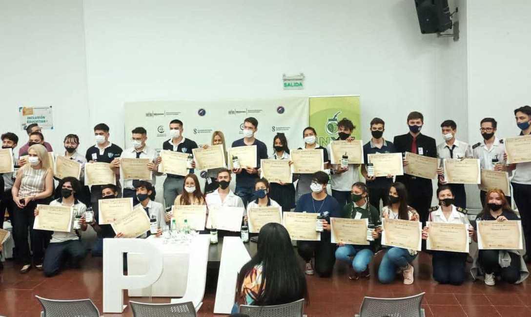 Imagen de El mate estuvo presente en la instancia misionera del Parlamento Juvenil del Mercosur Imagen de El mate estuvo presente en la instancia misionera del Parlamento Juvenil del Mercosur