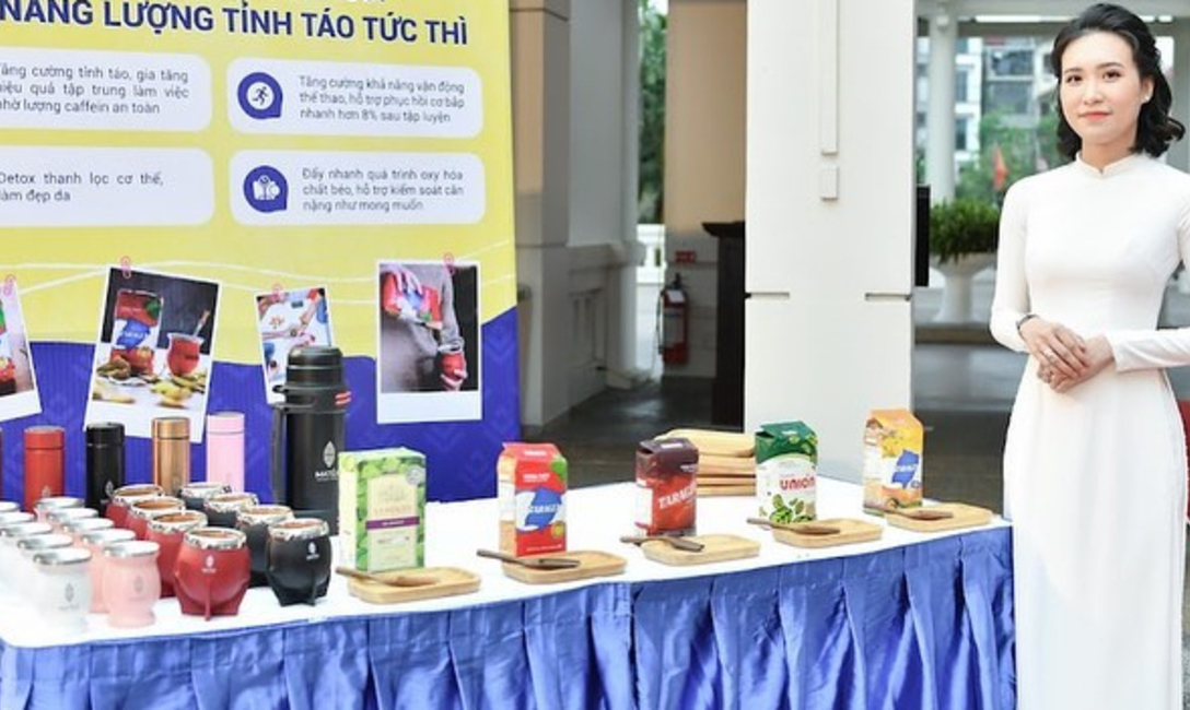Imagen de Se inaugur&oacute; el primer local de bebida yerba mate argentina en Vietnam