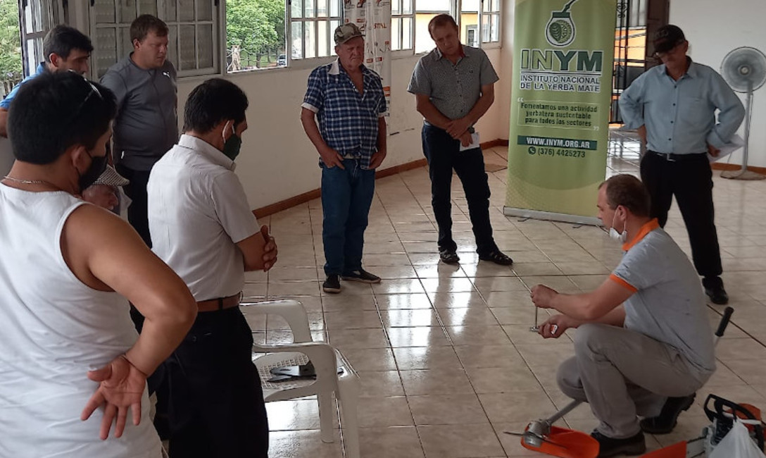 Imagen de Nueva entrega de herramientas a peque&ntilde;os productores