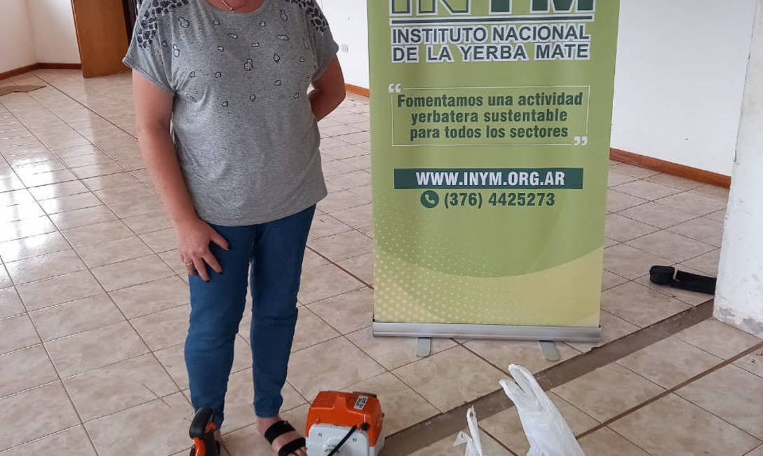 Imagen de Nueva entrega de herramientas a peque&ntilde;os productores