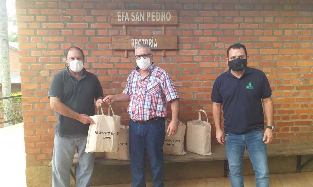 Imagen de Entrega de elementos sanitizadores en establecimientos educativos