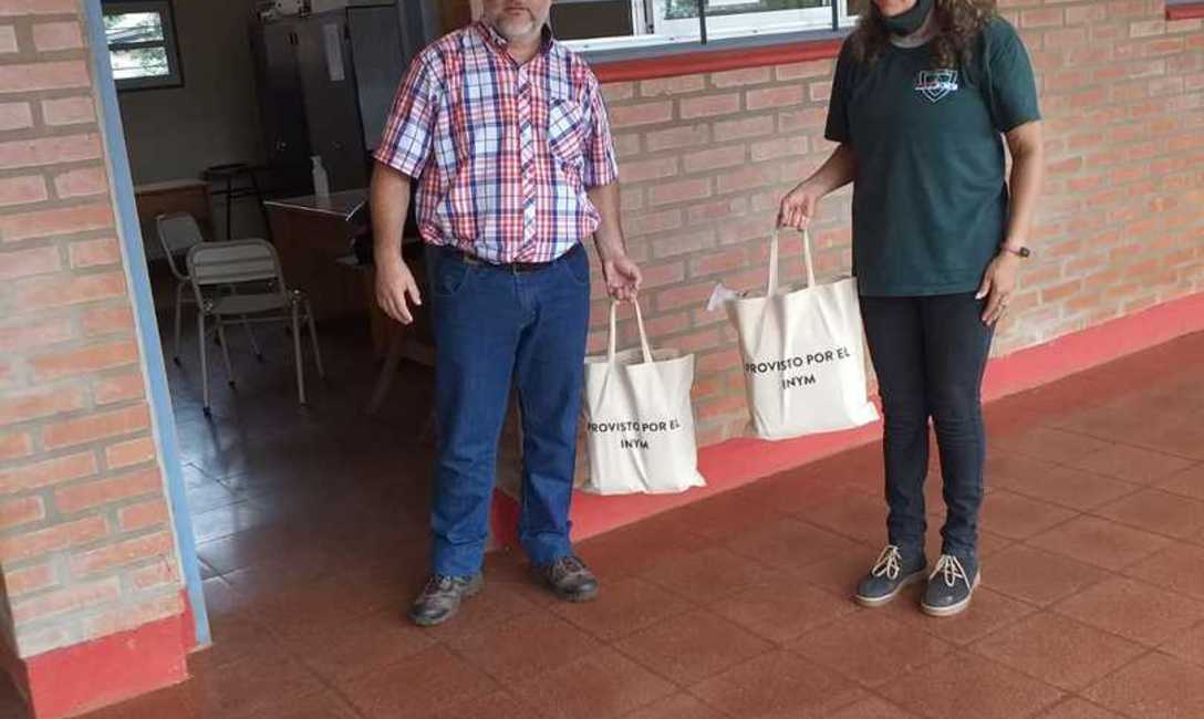 Imagen de Entrega de elementos sanitizadores en establecimientos educativos