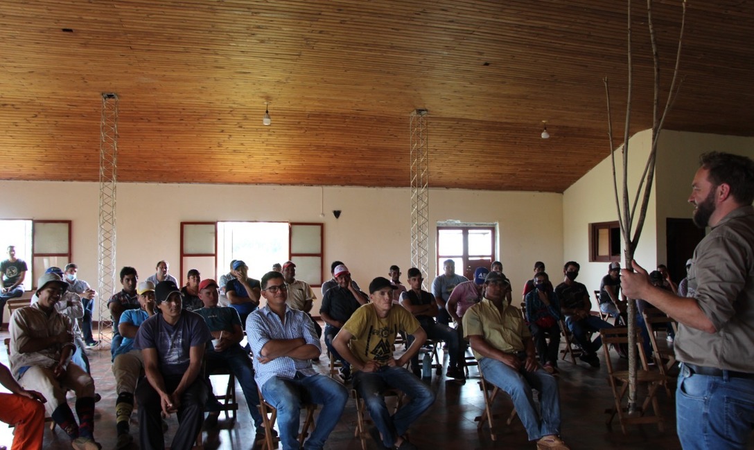 Imagen de Un total de 30 tareferos compartieron clases y pr&aacute;cticas sobre cosecha y legislaci&oacute;n