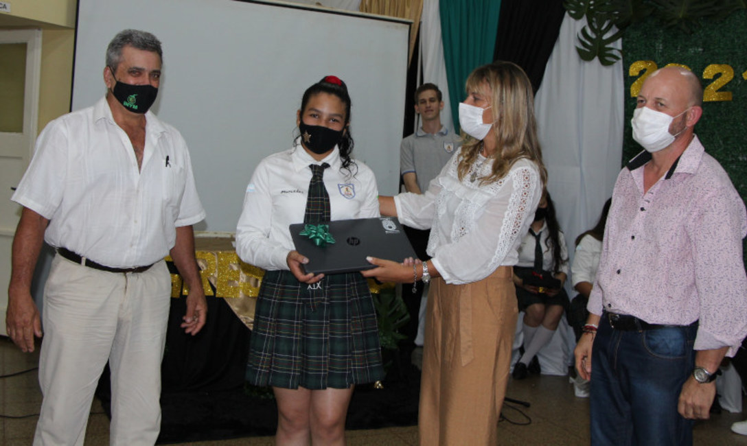 Imagen de Mercedes, el mejor promedio entre estudiantes becados por el INYM Imagen de Mercedes, el mejor promedio entre estudiantes becados por el INYM