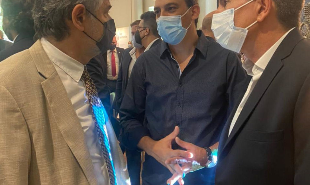 El ministro de Ciencia, Tecnología e Innovación, Daniel Filmus junto a Jonas Petterson representante de los productores en el INYM, y Juan José Szychowski, presidente del Instituto. El ministro de Ciencia, Tecnología e Innovación, Daniel Filmus junto a Jonas Petterson representante de los productores en el INYM, y Juan José Szychowski, presidente del Instituto.