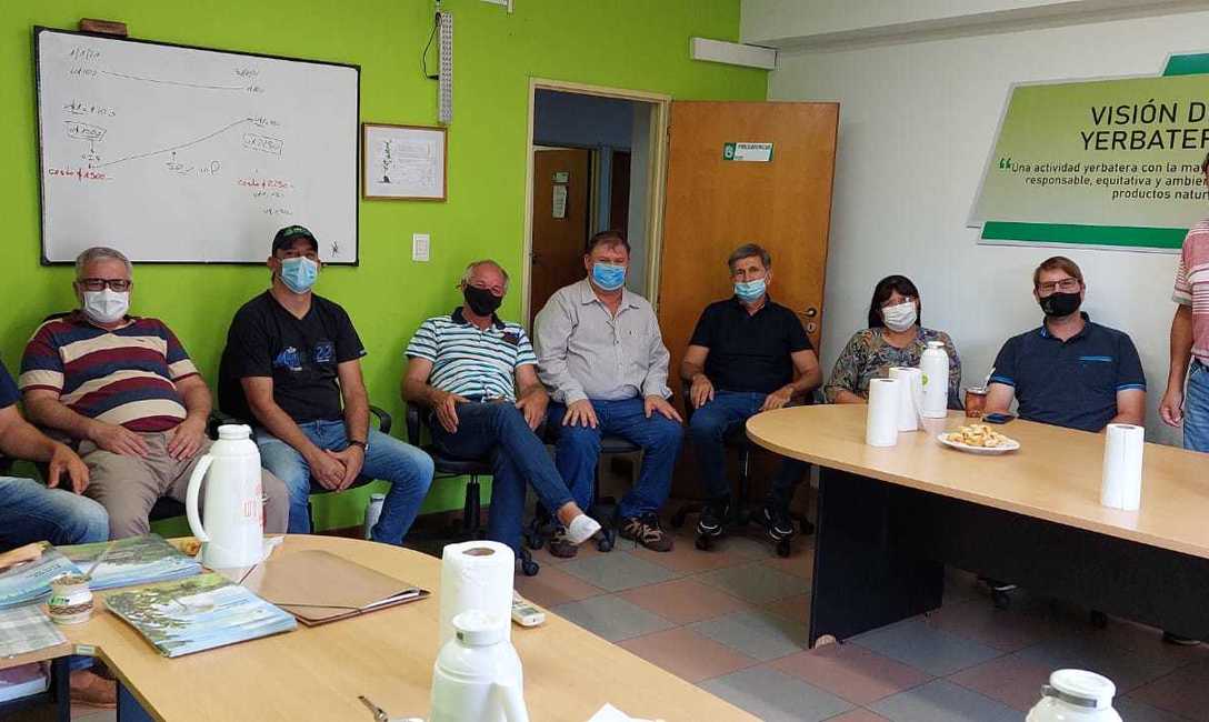 Imagen de Reunión de productores y directores del INYM por efectos de la sequía Imagen de Reunión de productores y directores del INYM por efectos de la sequía