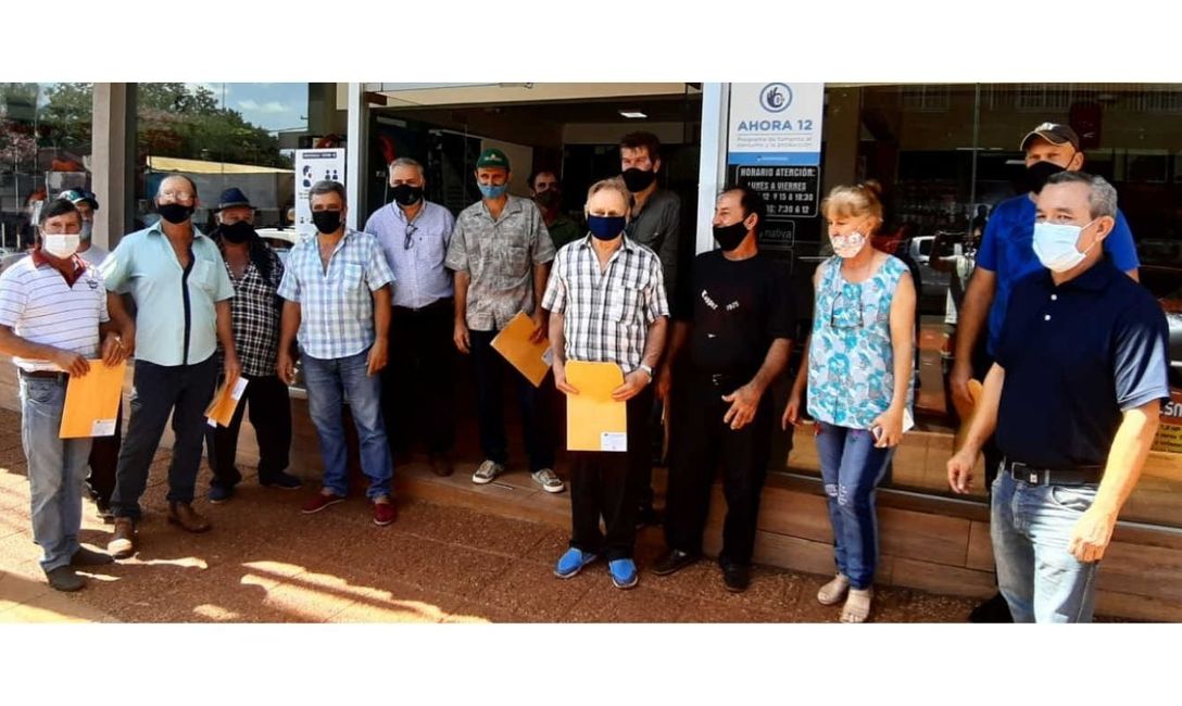 Imagen de Nueva entrega de motobombas y tanques de agua para productores