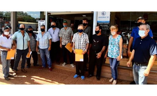 Imagen de Nueva entrega de motobombas y tanques de agua para productores