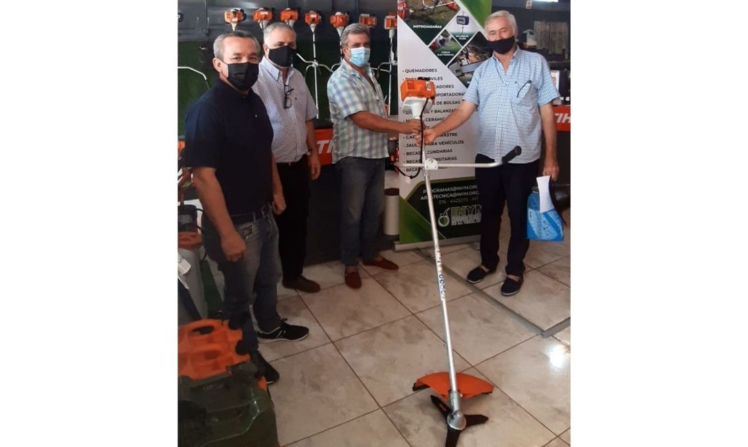 Imagen de Nueva entrega de motobombas y tanques de agua para productores