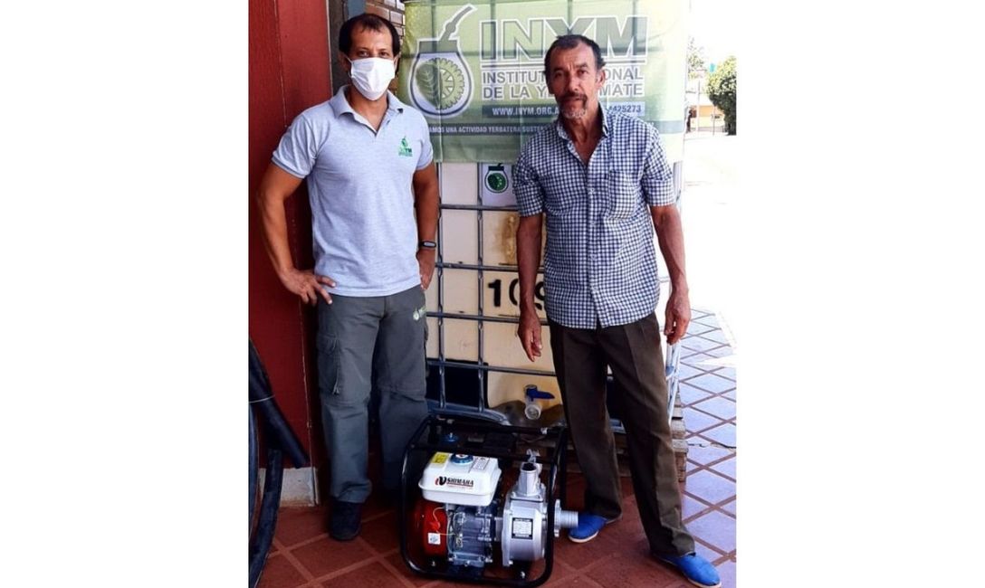 Imagen de Nueva entrega de motobombas y tanques de agua para productores