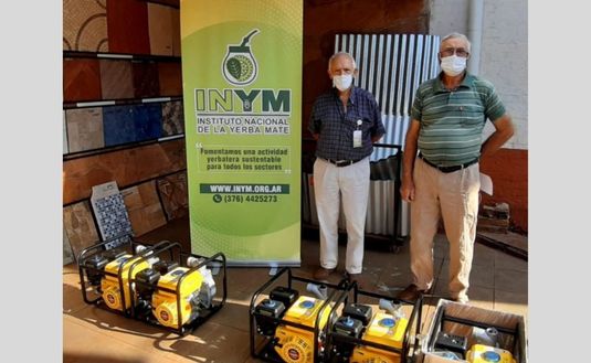 Imagen de Contin&uacute;a la entrega de motobombas y tanques para riego de yerbales