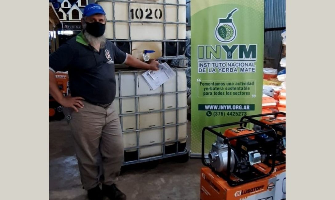 Imagen de Contin&uacute;a la entrega de motobombas y tanques para riego de yerbales