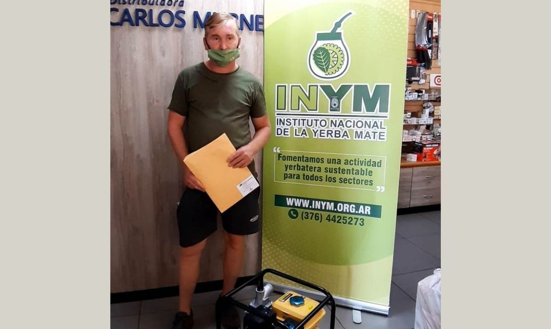 Imagen de Contin&uacute;a la entrega de motobombas y tanques para riego de yerbales