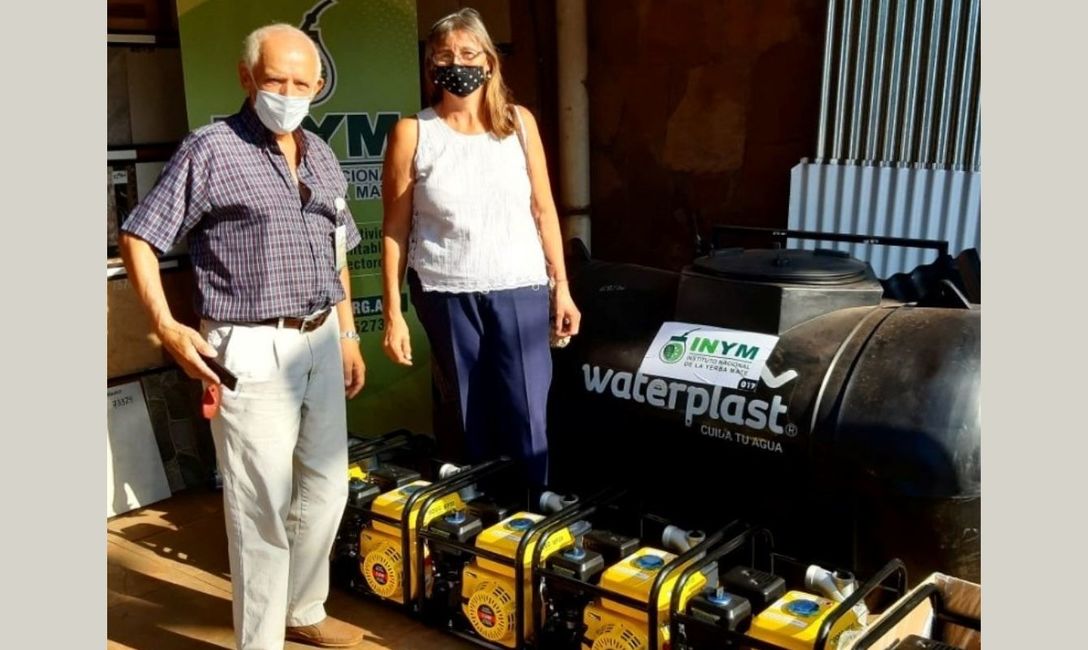 Imagen de Contin&uacute;a la entrega de motobombas y tanques para riego de yerbales