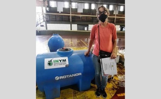 Imagen de Contin&uacute;a la entrega de tanques de agua y motobombas