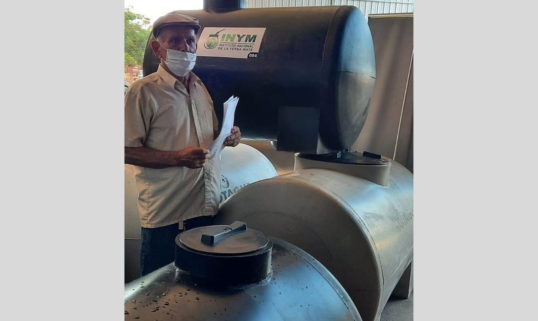 Imagen de Contin&uacute;a la entrega de tanques de agua y motobombas