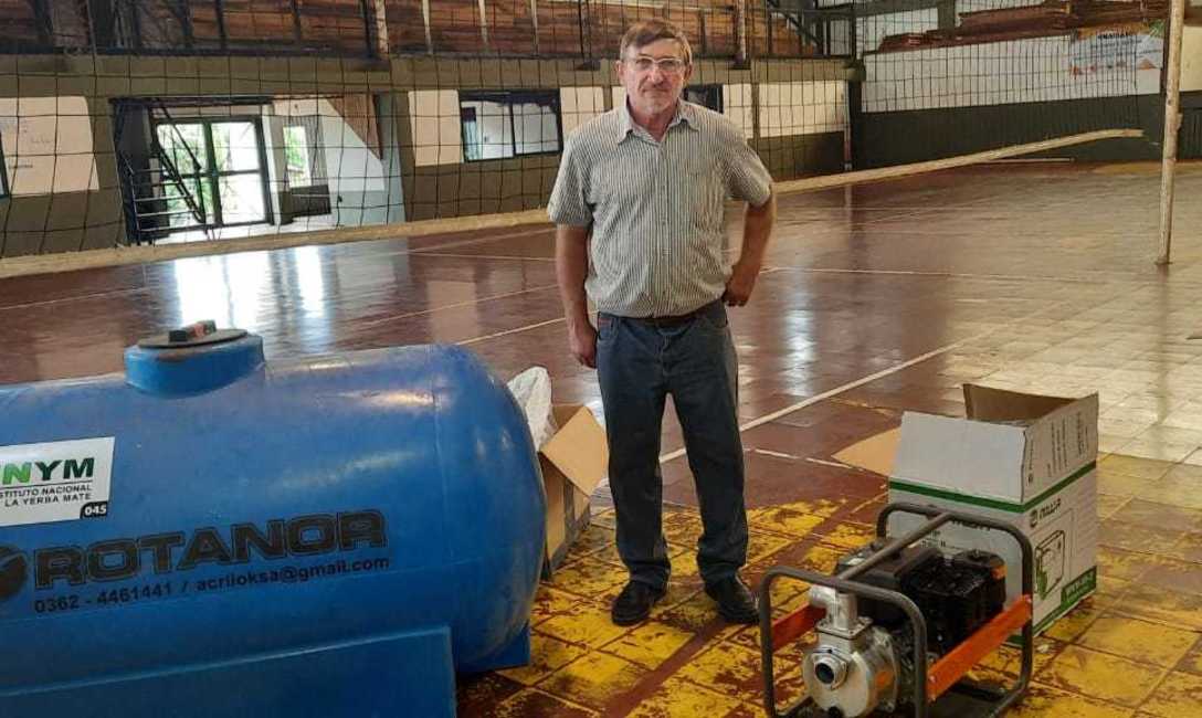 Imagen de Contin&uacute;a la entrega de tanques de agua y motobombas