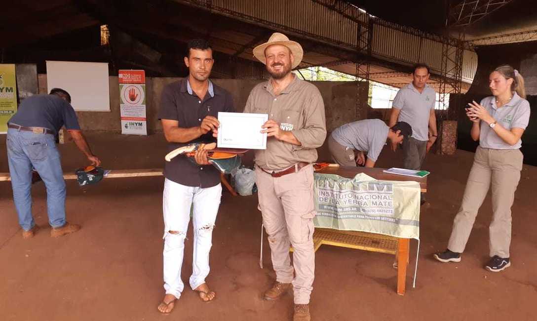 Imagen de Jornada para cosecheros en Hip&oacute;lito Irigoyen