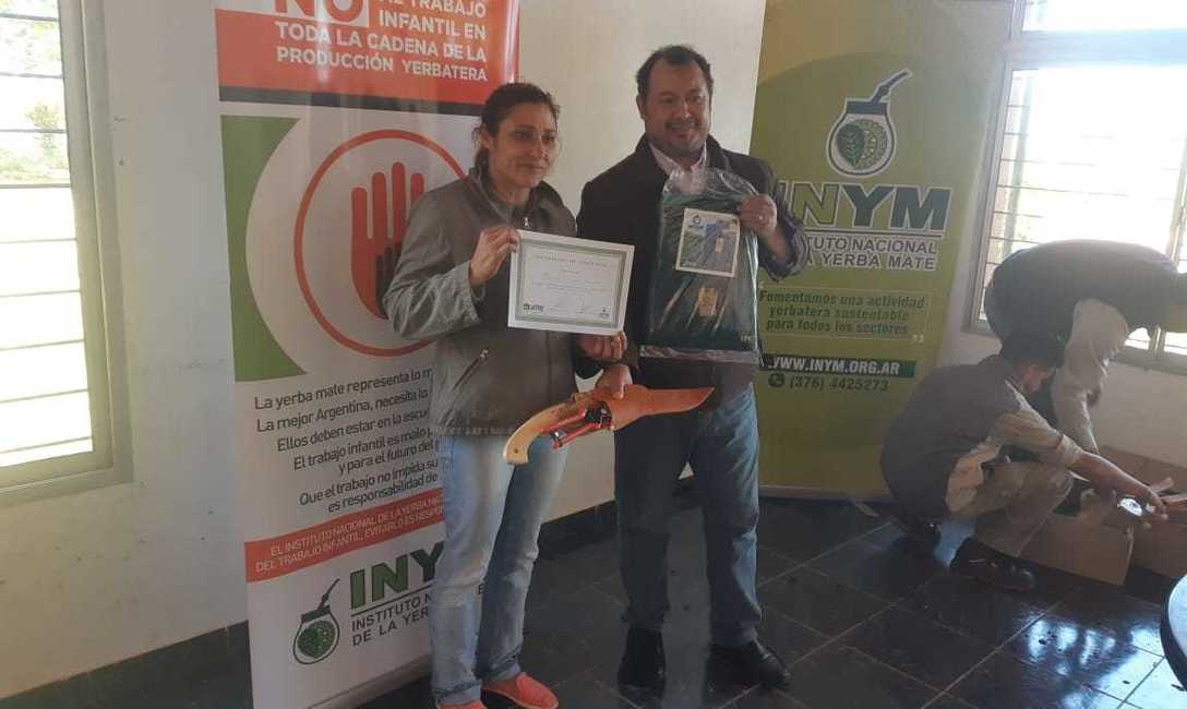 Imagen de M&aacute;s de 200 tareferos en jornadas de capacitaci&oacute;n de t&eacute;cnica de cosecha y legislaci&oacute;n