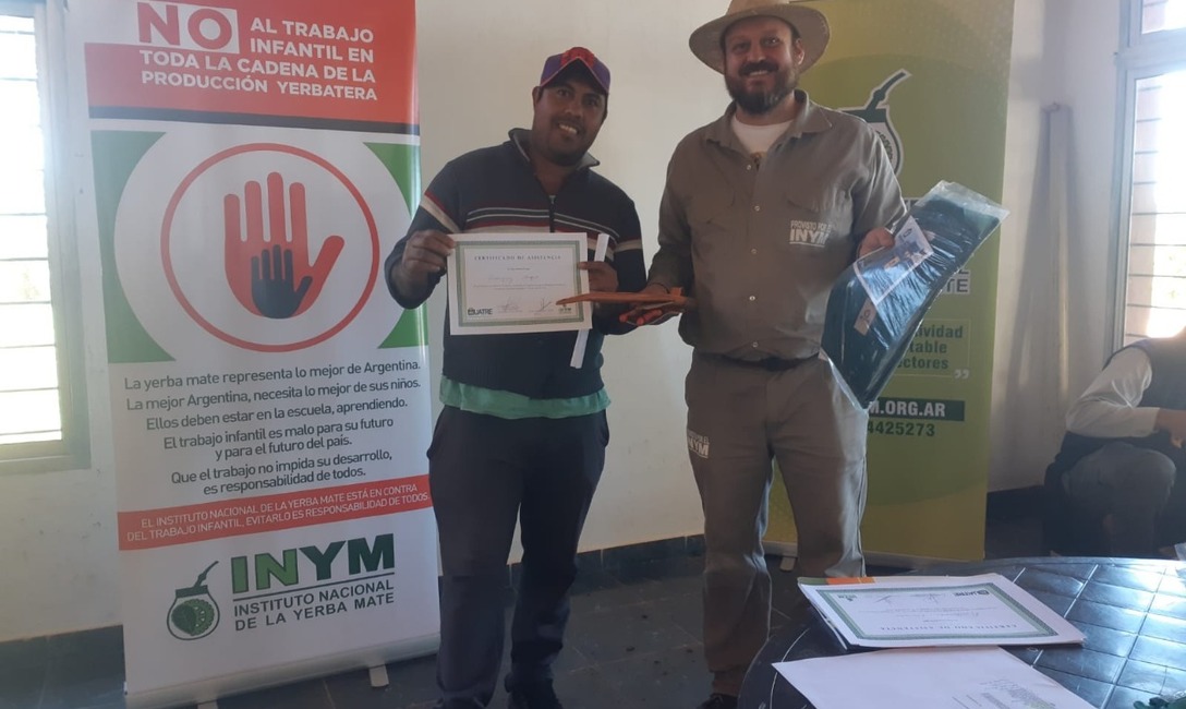 Imagen de M&aacute;s de 200 tareferos en jornadas de capacitaci&oacute;n de t&eacute;cnica de cosecha y legislaci&oacute;n