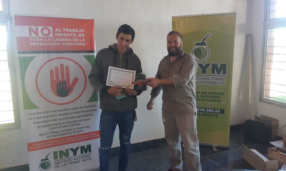 Imagen de M&aacute;s de 200 tareferos en jornadas de capacitaci&oacute;n de t&eacute;cnica de cosecha y legislaci&oacute;n