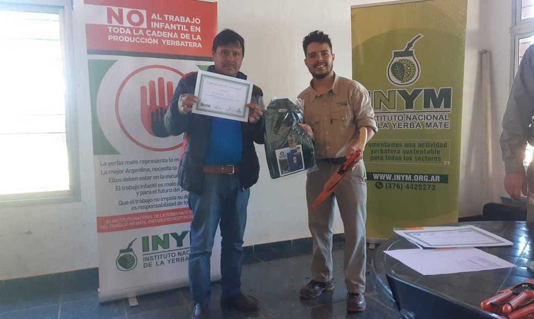 Imagen de M&aacute;s de 200 tareferos en jornadas de capacitaci&oacute;n de t&eacute;cnica de cosecha y legislaci&oacute;n