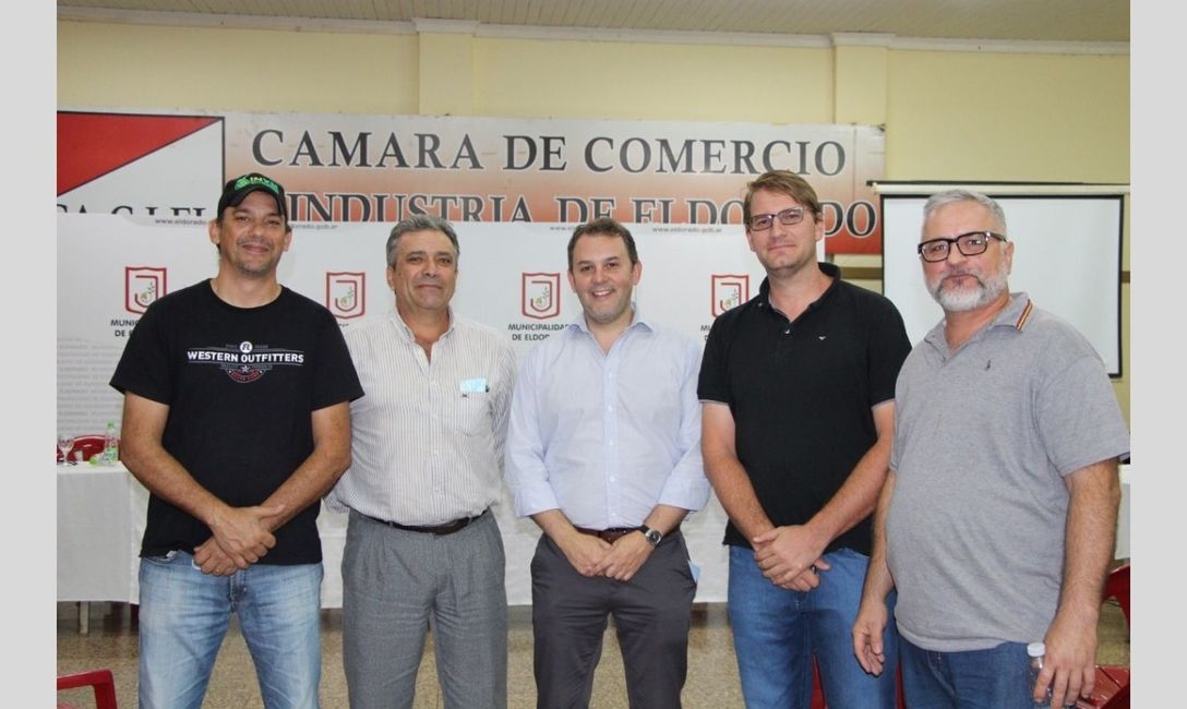 Jonas Petterson, Nelson Dalcolmo: directores de la Producción; Eduardo Salvador María Lepore, del Ministerio de Trabajo de la Nación; Denis Bochert por Cooperativas y Claudio Hacklander representante por la Producción (del INYM). Jonas Petterson, Nelson Dalcolmo: directores de la Producción; Eduardo Salvador María Lepore, del Ministerio de Trabajo de la Nación; Denis Bochert por Cooperativas y Claudio Hacklander representante por la Producción (del INYM).