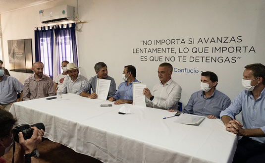 Imagen de Los productores yerbateros y sus familias tendrán cobertura integral de salud