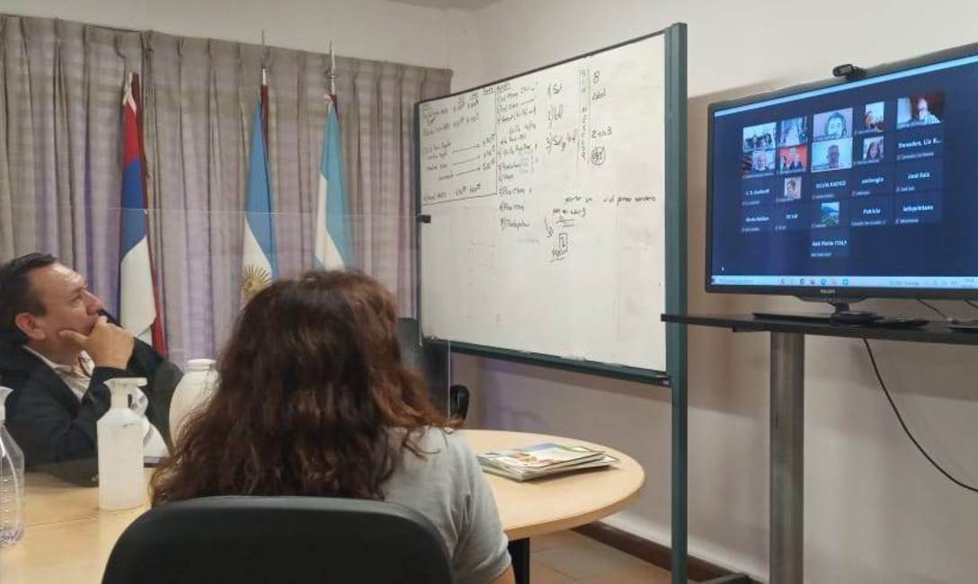 Imagen de Reunión para afianzar la presencia yerbatera en Lungro, la “Capital Internacional del Mate” Imagen de Reunión para afianzar la presencia yerbatera en Lungro, la “Capital Internacional del Mate”