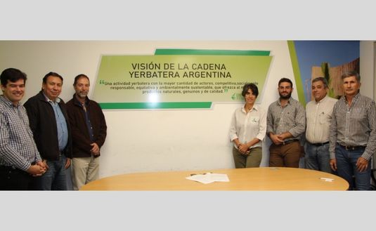 Imagen de Convenio para continuar incorporando árboles a los yerbales