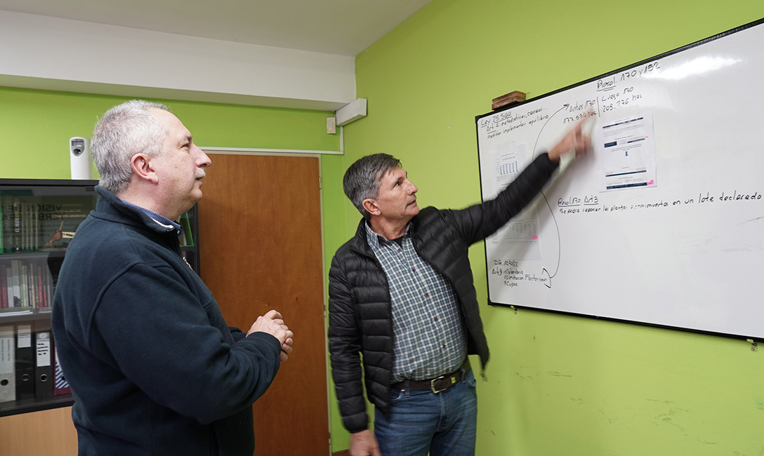 Imagen de El diputado Hugo Passalacqua visitó el INYM Imagen de El diputado Hugo Passalacqua visitó el INYM