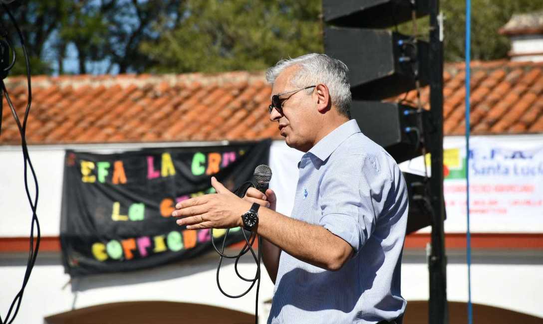 Julián Domínguez, ministro de Agricultura, Ganadería y Pesca en el Encuentro Nacional de Jóvenes y Comunidades Rurales en Alternancia. Julián Domínguez, ministro de Agricultura, Ganadería y Pesca en el Encuentro Nacional de Jóvenes y Comunidades Rurales en Alternancia.