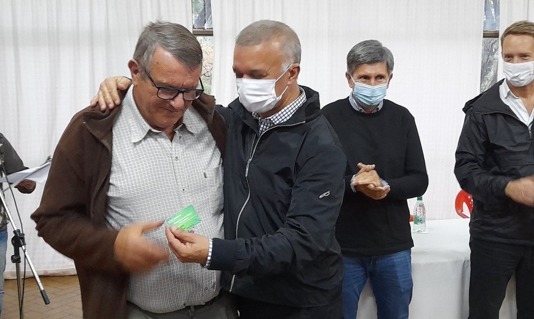 Imagen de Productores de Ruiz de Montoya y Jardín América recibieron sus carnets de cobertura de salud Imagen de Productores de Ruiz de Montoya y Jardín América recibieron sus carnets de cobertura de salud
