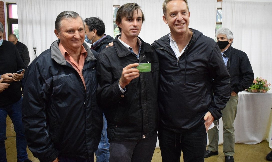 Imagen de Productores de Ruiz de Montoya y Jardín América recibieron sus carnets de cobertura de salud Imagen de Productores de Ruiz de Montoya y Jardín América recibieron sus carnets de cobertura de salud