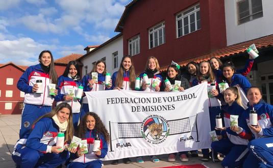 Imagen de El INYM y el mate acompañaron a la delegación de Misiones en el Nacional Sub 18 de vóley