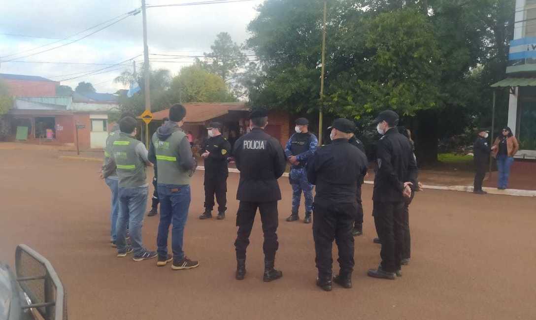 Imagen de Clausura de un acopio de hoja verde en operativo conjunto entre el INYM y la Policía de Misiones Imagen de Clausura de un acopio de hoja verde en operativo conjunto entre el INYM y la Policía de Misiones