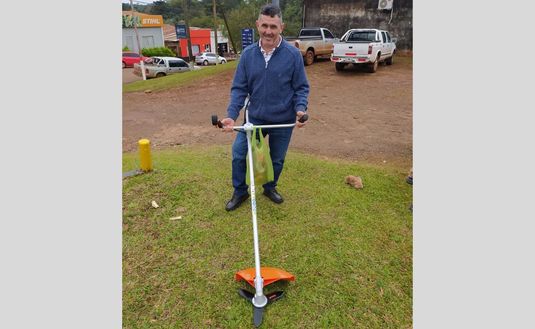 Imagen de Se entregaron herramientas en San Vicente y San Pedro