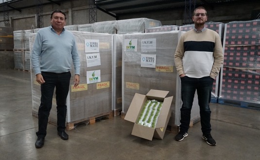 Ricardo Maciel y Denis Bochert participaron del despacho de la ayuda solidaria