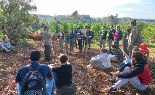 Imagen de En el D&iacute;a del Suelo, jornada con j&oacute;venes en la chacra de Babetske