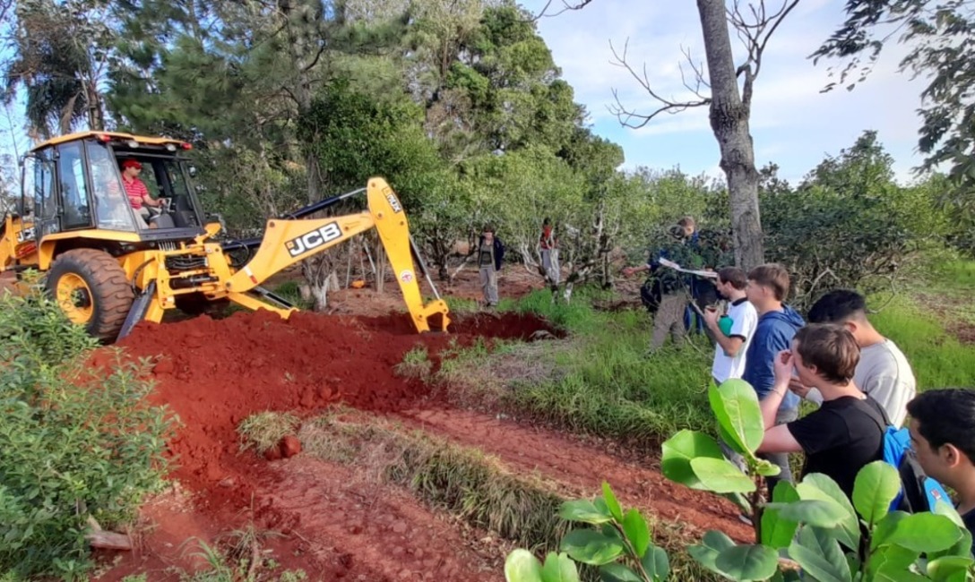 Imagen de En el D&iacute;a del Suelo, jornada con j&oacute;venes en la chacra de Babetske