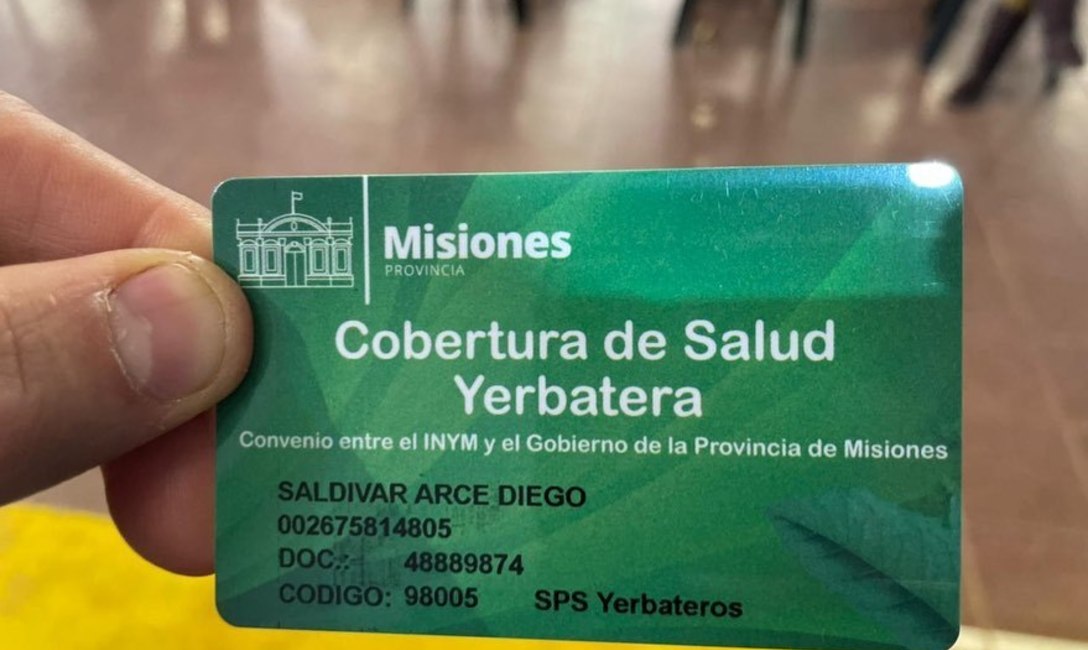 Imagen de En San Pedro, 350 productores recibieron sus carnets de Cobertura de Salud Yerbatera Imagen de En San Pedro, 350 productores recibieron sus carnets de Cobertura de Salud Yerbatera
