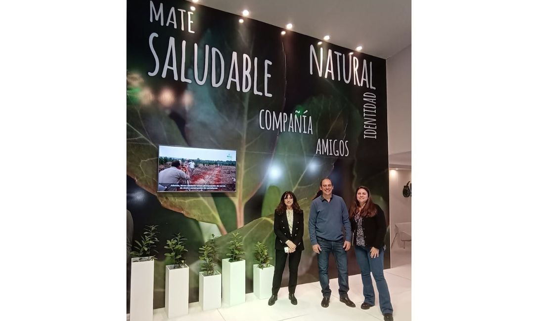 María Martha Oria, subgerente de Promoción; Jonas Petterson, director del INYM y Josefina Logegaray, del área de Promoción del INYM.