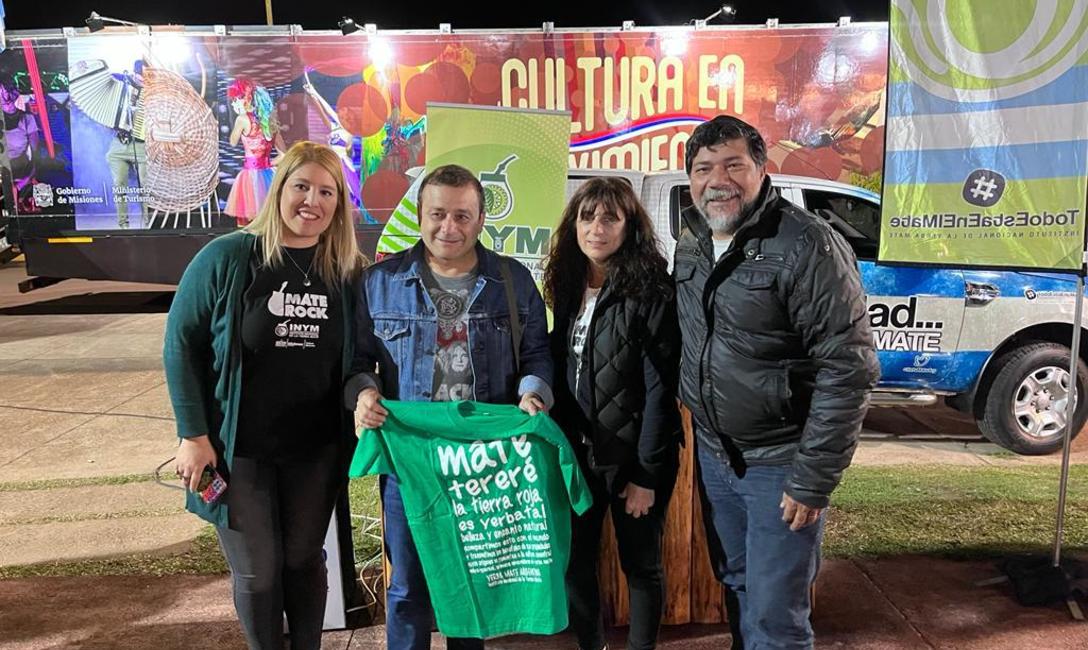 El gobernador de Misiones, Oscar Herrera Ahuad y el ministro de Cultura, Joselo Schuap dijeron presente en el festival rockero El gobernador de Misiones, Oscar Herrera Ahuad y el ministro de Cultura, Joselo Schuap dijeron presente en el festival rockero