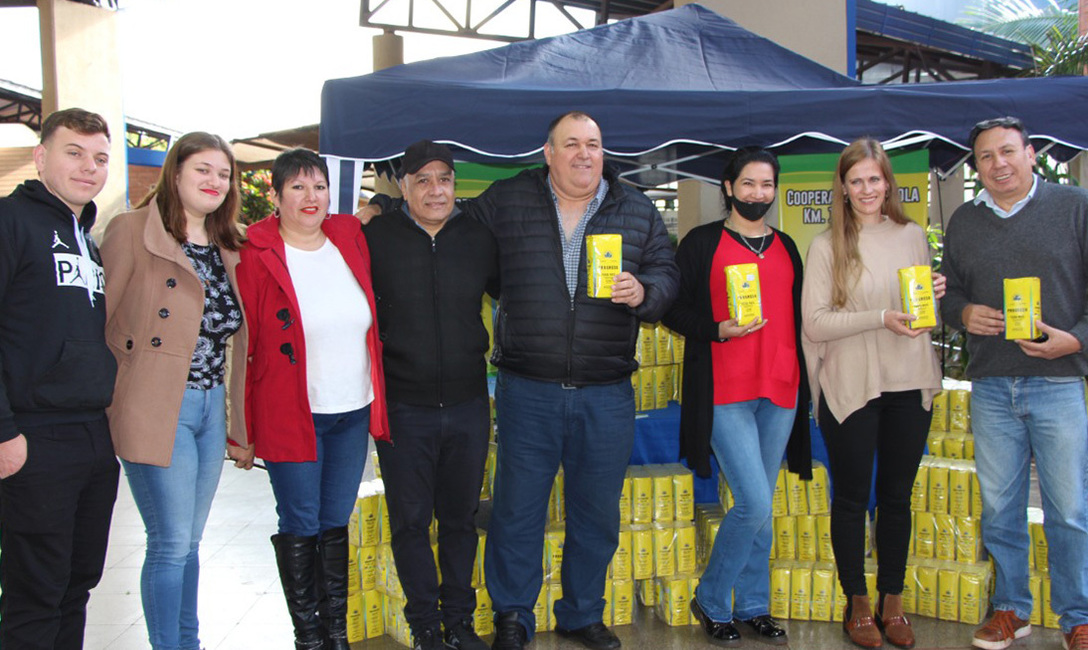 Imagen de Progreso, la yerba de la Cooperativa Kilómetro 16 inicia su incursión en el mercado Imagen de Progreso, la yerba de la Cooperativa Kilómetro 16 inicia su incursión en el mercado