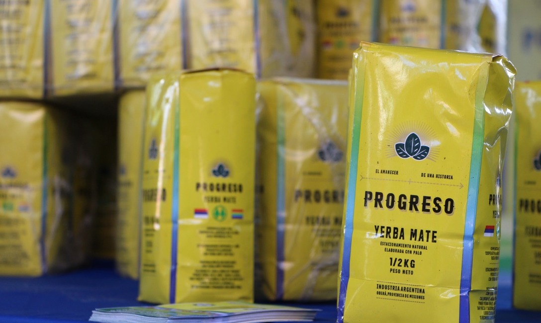 Imagen de Progreso, la yerba de la Cooperativa Kilómetro 16 inicia su incursión en el mercado Imagen de Progreso, la yerba de la Cooperativa Kilómetro 16 inicia su incursión en el mercado