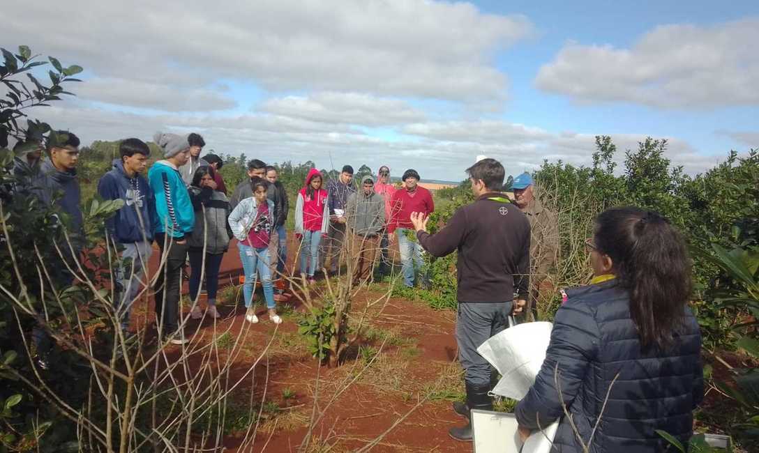 Imagen de Jornada con estudiantes y productores de Colonia Uni&oacute;n
