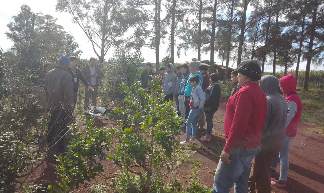 Imagen de Jornada con estudiantes y productores de Colonia Uni&oacute;n