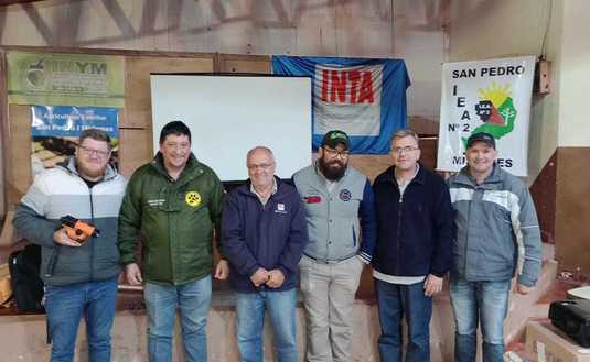 Imagen de Charla sobre cosecha de yerba mate en el IEA 2 de San Pedro